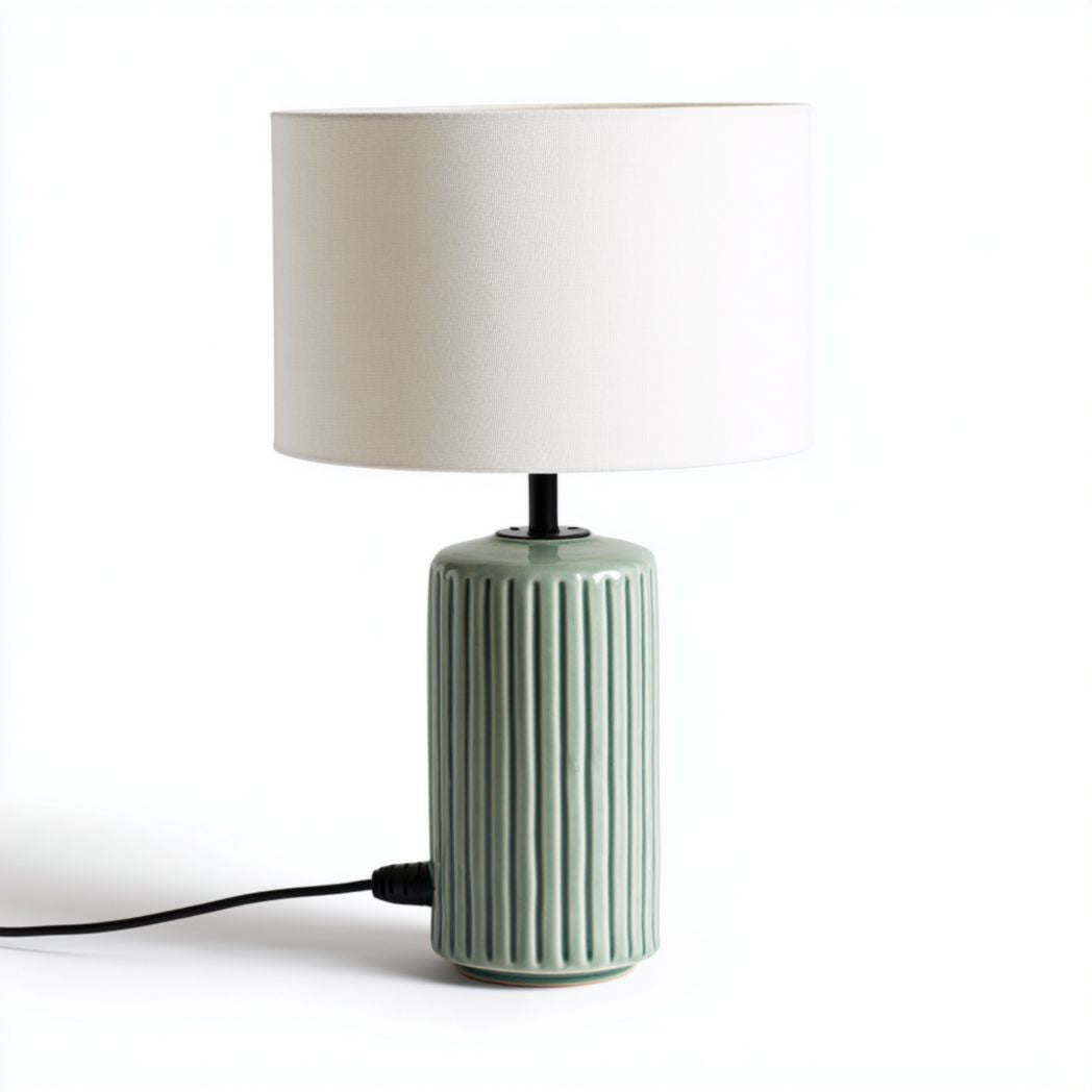 Lampe de table en céramique verte avec abat-jour en tissu blanc